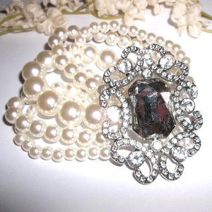 Bracelet Cream Pearl White Faux Diamond Rhinestones Stretch Cord Statement B97